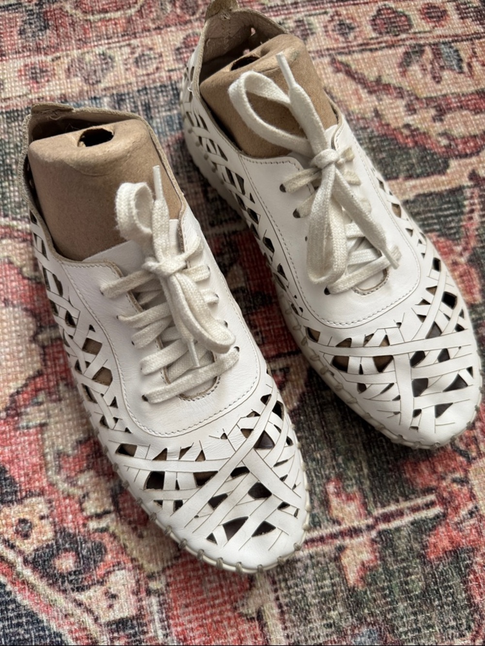 Eric Michael - Dolores white leather cut-out sneaker W38